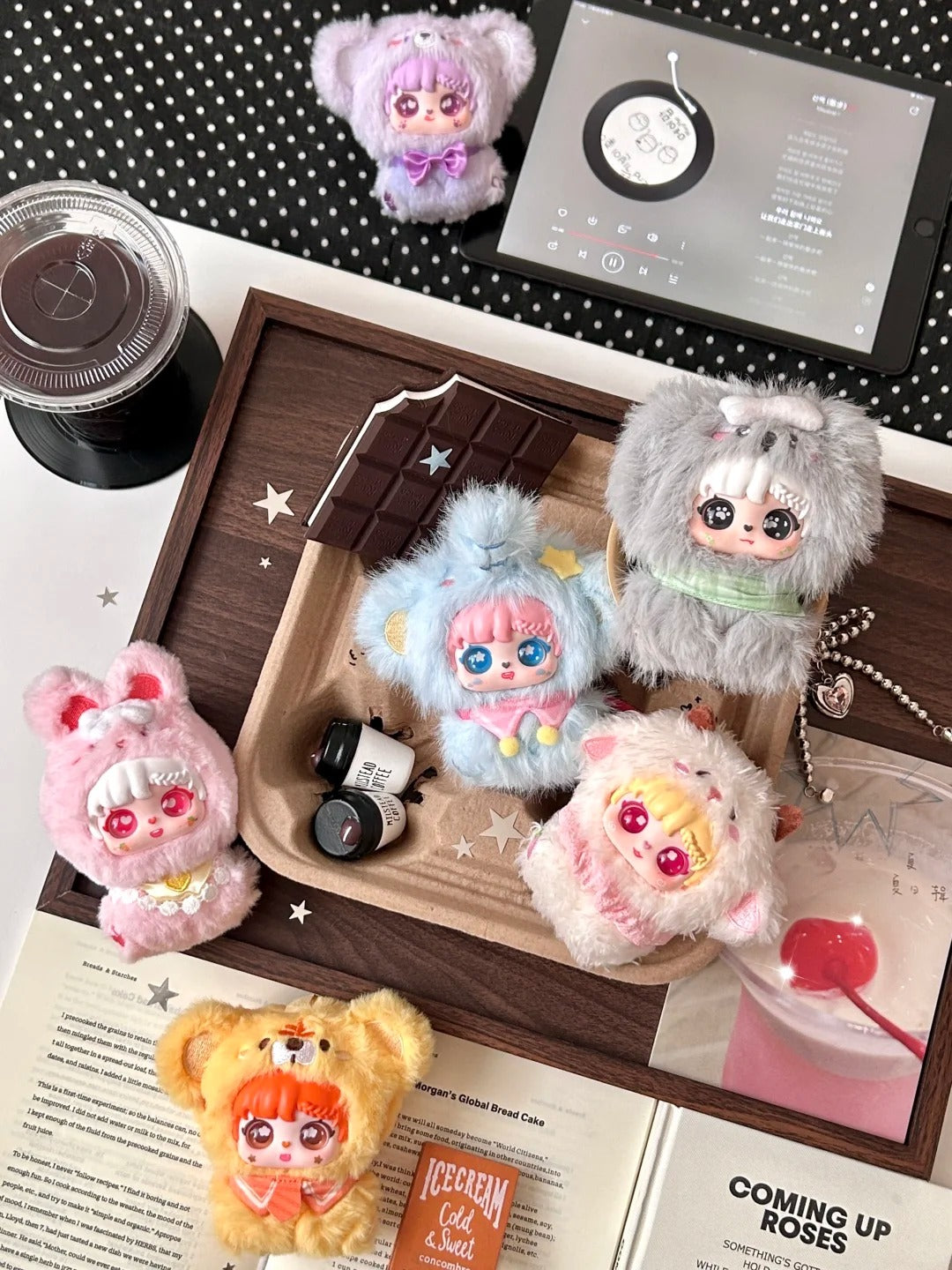 Sanmi Rabbit‘s Little Baby Hand in Hand Series Plush Blind Box