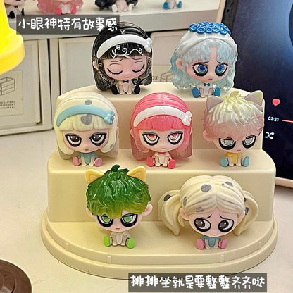 Kiki Sitting In A Row Mini Bean