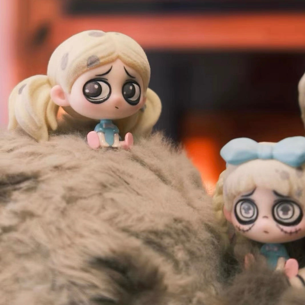 Kiki Sitting In A Row Mini Bean