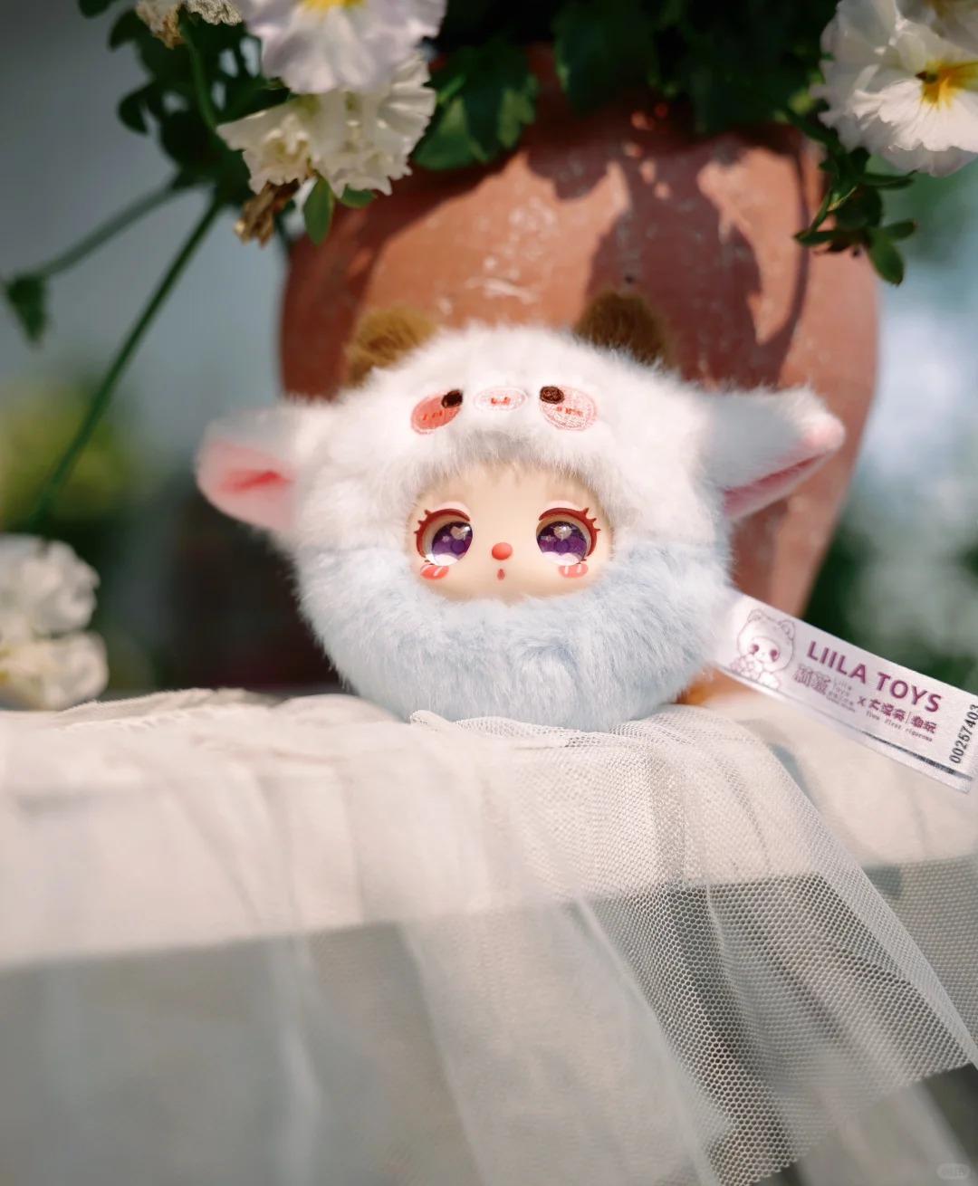 liila's garden tea paty mini plush pendant