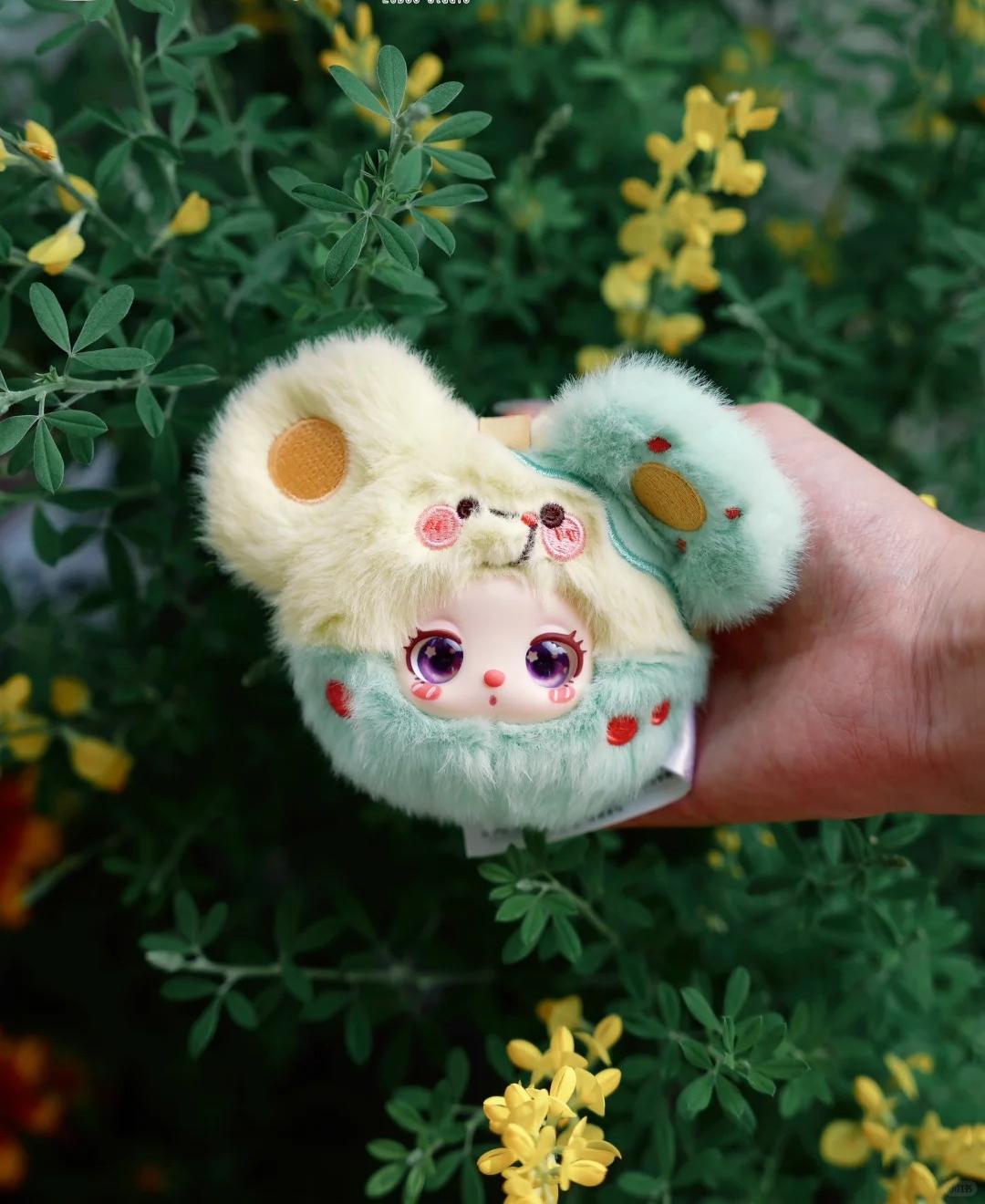 liila's garden tea paty mini plush pendant