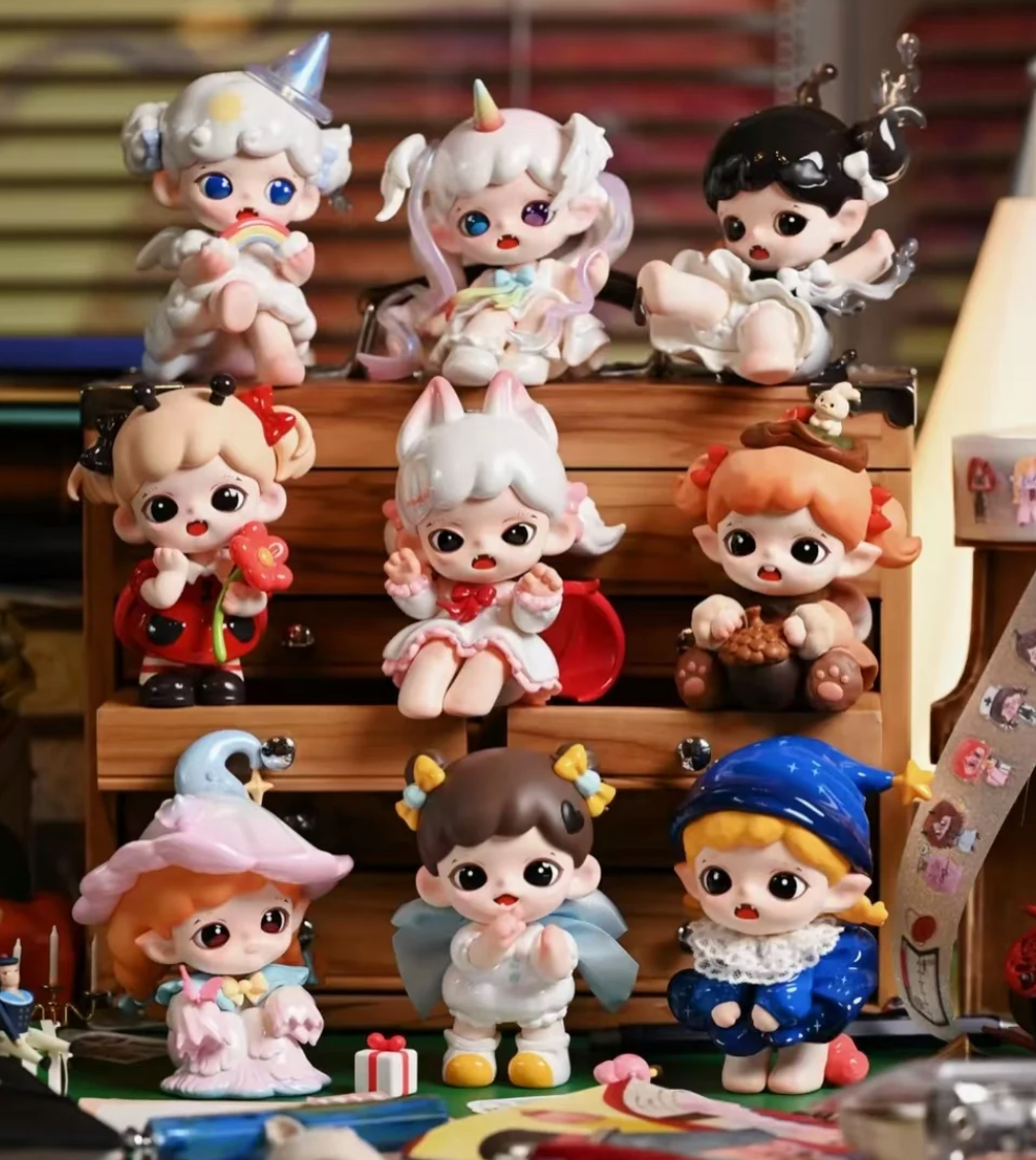 Zoraa The Little Town in the Picture Book Series toy surprise box Dolls